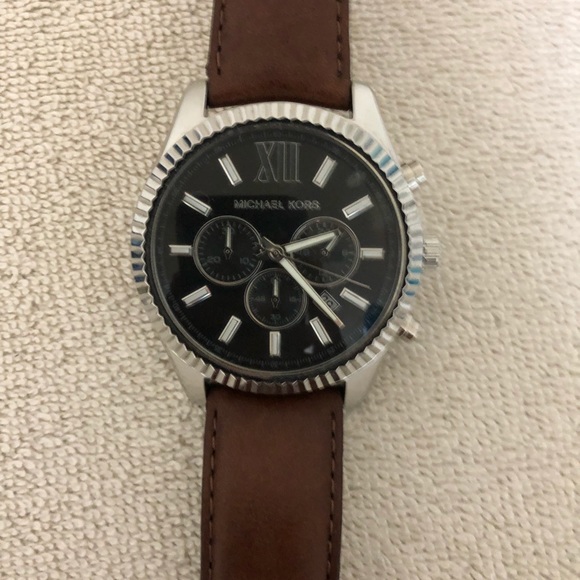 Watch - Picture 1 of 2